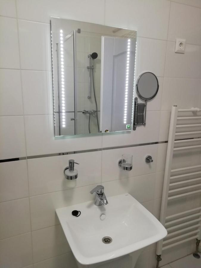 Salvus Apartman Apartment Eger Exterior photo